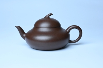 紫砂壶图片:美壶特惠 特好老紫泥茄段梨形壶 茶人醉爱 - 宜兴紫砂壶网