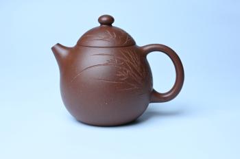 紫砂壶图片：美壶特惠 特好底槽青龙蛋壶 装饰兰草特文气 - 宜兴紫砂壶网