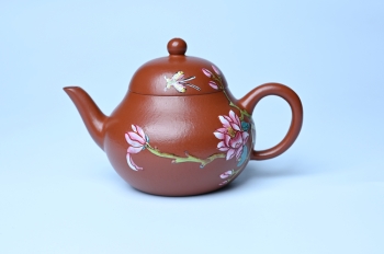 紫砂壶图片:美壶特惠 优质朱泥梨形壶 蝶恋花 茶人醉爱 - 宜兴紫砂壶网