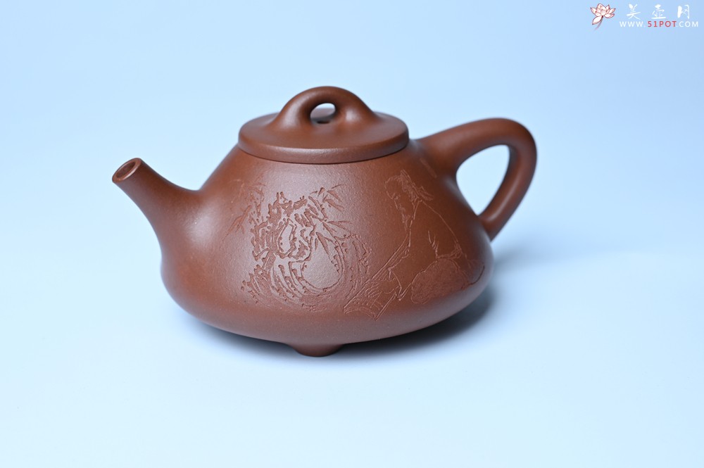 紫砂壶图片：特好底曹青 全手工小子冶石瓢 抚琴看修竹 装饰特文气 期待与亲结缘 - 宜兴紫砂壶网