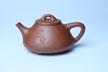 紫砂壶图片:特好底曹青 全手工小子冶石瓢 抚琴看修竹 装饰特文气 期待与亲结缘 - 宜兴紫砂壶网