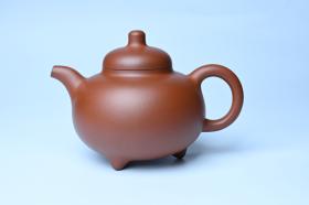 紫砂壶图片：潜力股周小培老师 老师家藏黄龙山一号井小红泥 全手工乳鼎壶 - 宜兴紫砂壶网