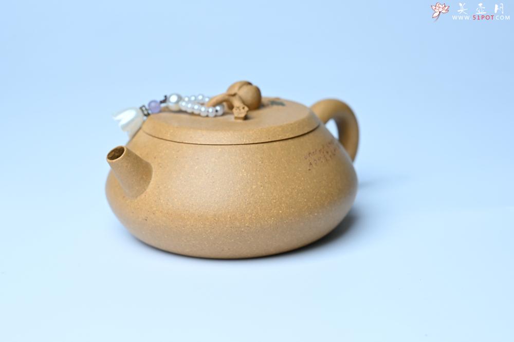 紫砂壶图片：美壶特惠 特好黄龙山段泥香桃壶 桃和叶特灵动 仿生佳作 - 宜兴紫砂壶网