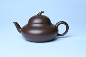 紫砂壶图片：美壶特惠 特好老紫泥茄段梨形壶 茶人醉爱 - 宜兴紫砂壶网