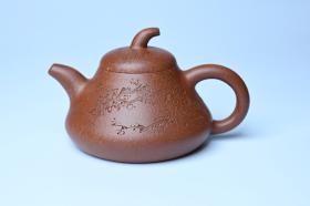 紫砂壶图片：美壶特惠 潜力股王老师 全手工拍打成型茄瓢壶 装饰梅花 特文气 - 宜兴紫砂壶网