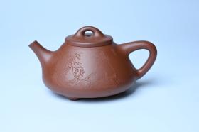 紫砂壶图片：特好底曹青 全手工小子冶石瓢 抚琴看修竹 装饰特文气 期待与亲结缘 - 宜兴紫砂壶网