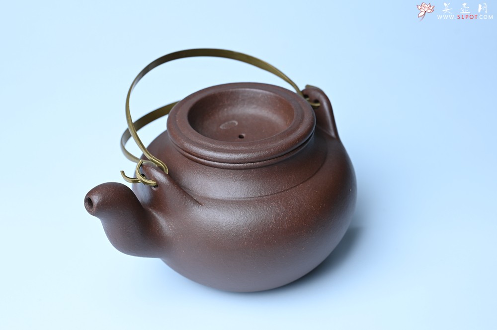 紫砂壶图片：美壶特惠 手工手制精致老紫泥提梁壶 茶人醉爱 - 宜兴紫砂壶网