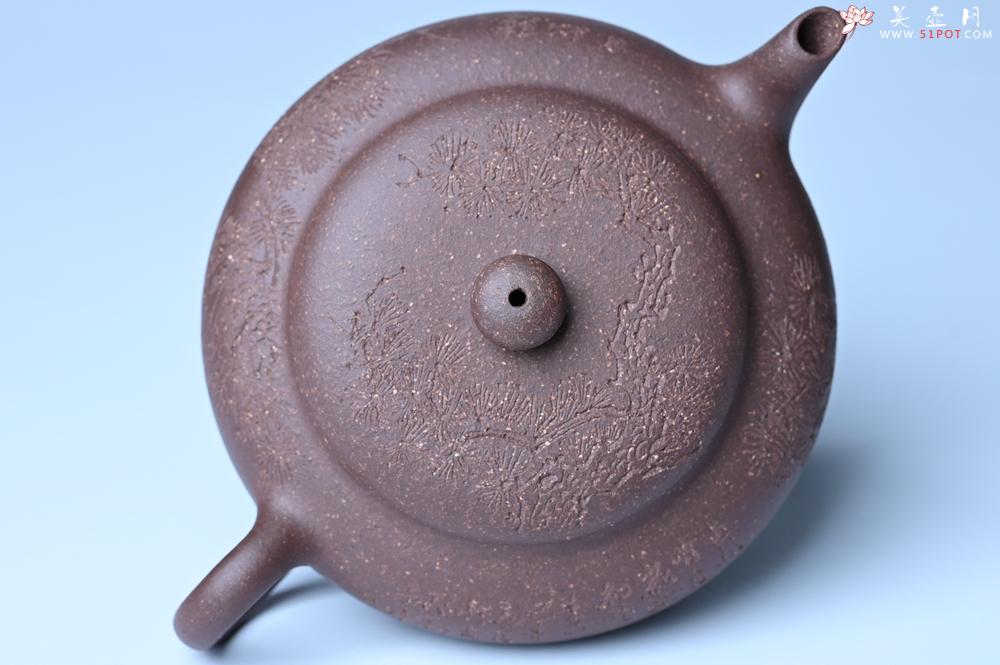 紫砂壶图片：美壶特惠 特好紫泥扁玉壶 装饰不老松 文气十足 - 宜兴紫砂壶网