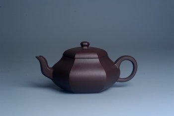 紫砂壶图片：美壶特惠 潜力股凌晨老师 精致紫泥全手工六方君德壶 期待与您结缘 - 宜兴紫砂壶网