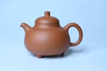 紫砂壶图片：美壶特惠 优质红降坡泥乳鼎壶 茶人醉爱 - 宜兴紫砂壶网