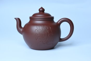 紫砂壶图片：油润黄龙山4号深井红皮龙 全手工高灯壶 文气装饰人物 道法自然 - 宜兴紫砂壶网