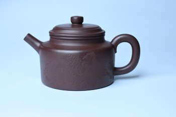 紫砂壶图片：油润底曹青 全手工德中茶壶 装饰人物特文气 - 宜兴紫砂壶网