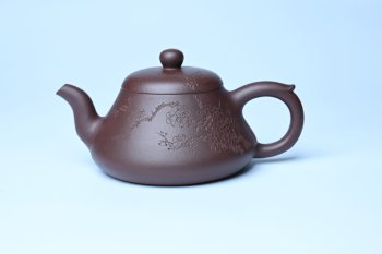 紫砂壶图片：潜力股周小培老师 全手工底槽青缘德壶 装饰通转梅花特文气 期待与您结缘 - 宜兴紫砂壶网