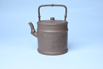 紫砂壶图片：美壶特惠 特好老段泥 精工知（知了）足（竹子）提梁 挺拔秀雅 - 宜兴紫砂壶网