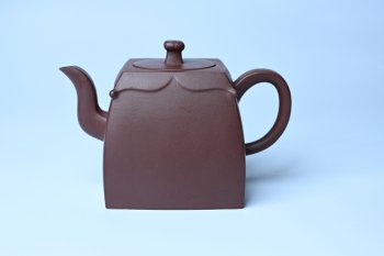 紫砂壶图片：美壶特惠 精致四方圆口壶 造型新颖 - 宜兴紫砂壶网