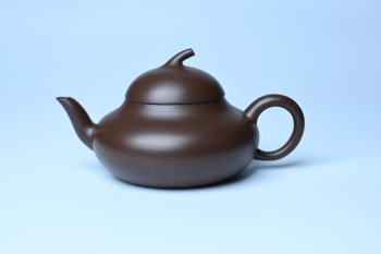 紫砂壶图片：美壶特惠 特好老紫泥茄段梨形壶 茶人醉爱 - 宜兴紫砂壶网