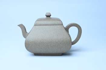 紫砂壶图片：美壶中秋国庆特惠 精工老段泥四方君德公道壶 独孔 茶人醉爱 - 宜兴紫砂壶网