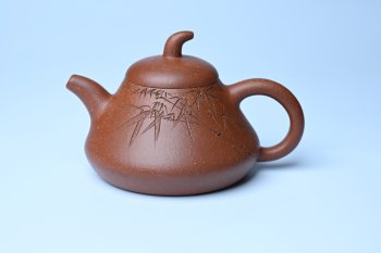 紫砂壶图片：美壶特惠 潜力股王老师 全手工拍打成型茄瓢壶 装饰居不可无竹 特文气 - 宜兴紫砂壶网