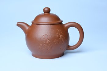 紫砂壶图片：美壶特惠 王老师 全手工红降坡泥潘壶 国助工 易轩 范小君徒杨志老师刻绘 装饰小富贵特文气 - 宜兴紫砂壶网