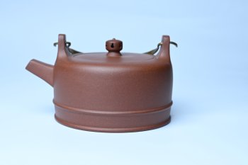 紫砂壶图片：美壶特惠 手工手制精致紫泥提梁壶 茶人醉爱 - 宜兴紫砂壶网