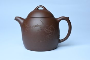 紫砂壶图片：美壶福利特惠 精致特好老紫泥秦权壶 刻梅花 特文气 - 宜兴紫砂壶网