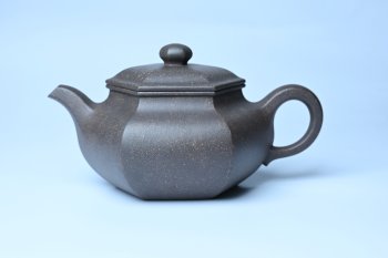 紫砂壶图片：实力派张海艳全手工精工老青灰泥六方仿古壶 气势磅礴 线面挺括平正 - 宜兴紫砂壶网