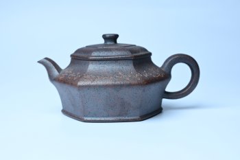 紫砂壶图片：美壶特惠 柴烧六方虚扁紫砂壶 茶人醉爱 - 宜兴紫砂壶网