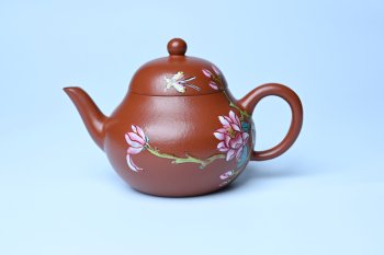 紫砂壶图片：美壶特惠 优质朱泥梨形壶 蝶恋花 茶人醉爱 - 宜兴紫砂壶网