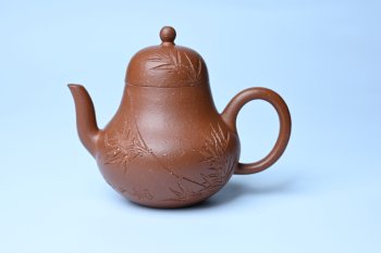 紫砂壶图片：美壶特惠 特好朱泥居不可无竹梨形壶 茶人醉爱 - 宜兴紫砂壶网