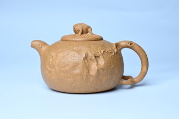 紫砂壶图片：潜力股赵老师实力演绎全手工老黄段泥金蟾供春壶 金蟾灵动 不失为一把好壶 - 宜兴紫砂壶网