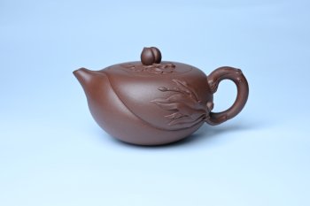 紫砂壶图片：美壶特惠 1993年国工杨军保精致特好紫泥蟠桃壶 - 宜兴紫砂壶网