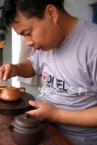 紫砂壶工艺师图片：朱国强 - 宜兴紫砂壶网