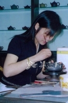 紫砂壶工艺师图片：万美群 - 宜兴紫砂壶网