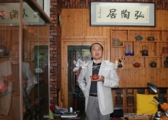 紫砂壶工艺师图片：朱爱平 - 宜兴紫砂壶网