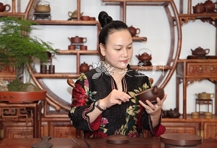 紫砂壶工艺师图片：顾勤 - 宜兴紫砂壶网