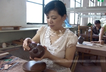 紫砂壶工艺师图片：鲍雯君 - 宜兴紫砂壶网