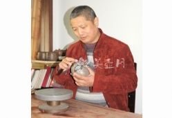 紫砂壶工艺师图片：钱建生 - 宜兴紫砂壶网