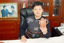 紫砂壶工艺师图片：束群 - 宜兴紫砂壶网