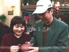 紫砂壶工艺师图片：咸晴 - 宜兴紫砂壶网