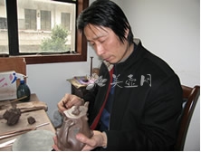 紫砂壶工艺师图片：朱新洪 - 宜兴紫砂壶网