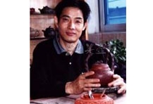 紫砂壶工艺师图片：尹仲君 - 宜兴紫砂壶网