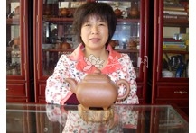 紫砂壶工艺师图片：丁梅娟 - 宜兴紫砂壶网