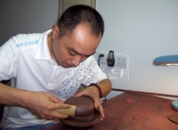 紫砂壶工艺师图片：卢宁刚 - 宜兴紫砂壶网