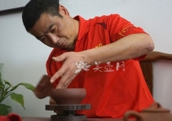 紫砂壶工艺师图片：谈敏 - 宜兴紫砂壶网