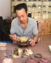 紫砂壶工艺师图片：罗有财 - 宜兴紫砂壶网