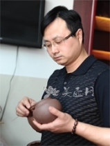 紫砂壶工艺师图片：沈国良 - 宜兴紫砂壶网