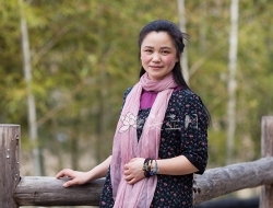 紫砂壶工艺师图片：王朝红 - 宜兴紫砂壶网