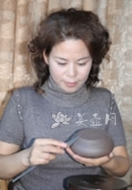 紫砂壶工艺师图片：陈凤娟 - 宜兴紫砂壶网