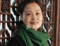 紫砂壶工艺师图片：汪梅芳 - 宜兴紫砂壶网