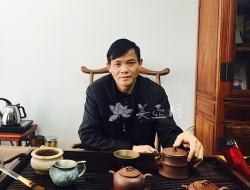 紫砂壶工艺师图片：范洪初 - 宜兴紫砂壶网